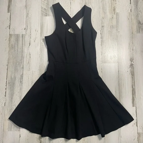 Banana Republic Cross Back Ponte Fit-and-Flare Black Dress size 4P $130 NWT - Picture 6 of 8